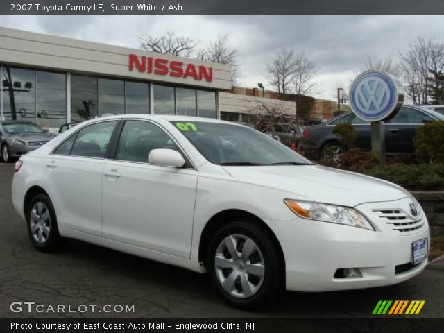 2007 Toyota Camry LE in Super White