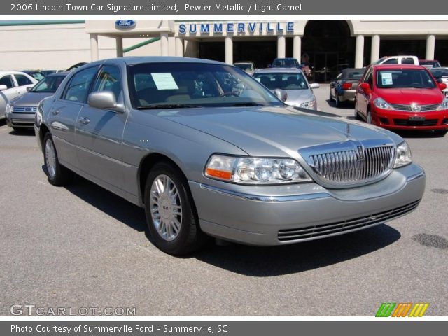2006 Lincoln Town Car Signature Limited in Pewter Metallic