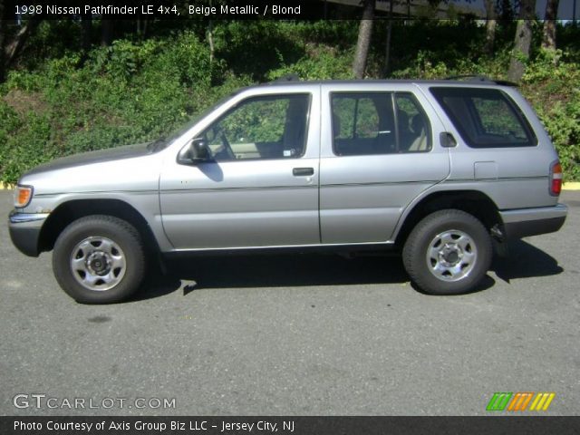 1998 Nissan Pathfinder LE 4x4 in Beige Metallic