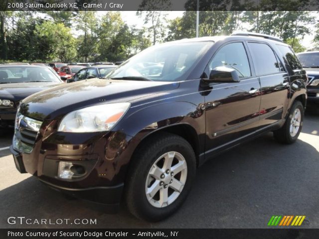 2008 Saturn Outlook XE in Garnet