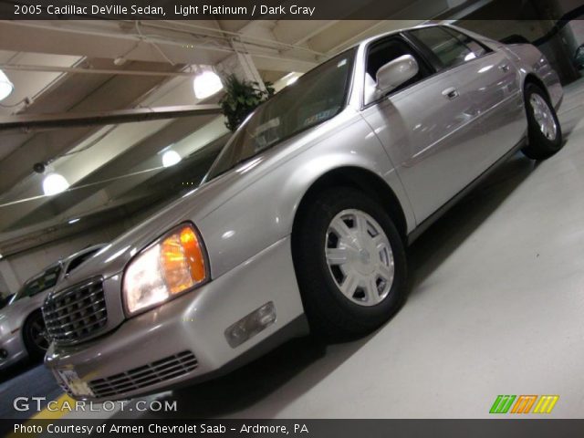 2005 Cadillac DeVille Sedan in Light Platinum