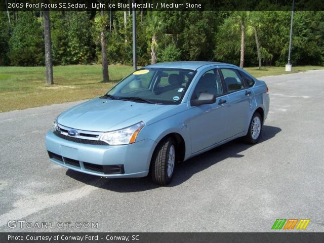 2009 Ford Focus SE Sedan in Light Ice Blue Metallic