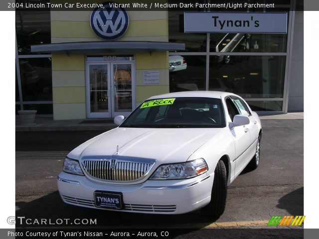2004 Lincoln Town Car Executive in Vibrant White