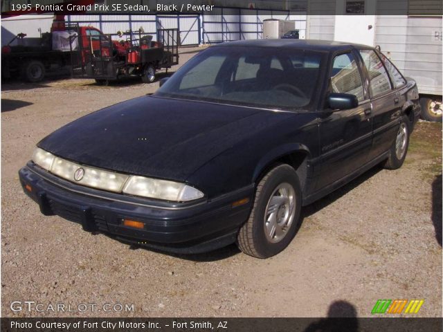 1995 Pontiac Grand Prix SE Sedan in Black