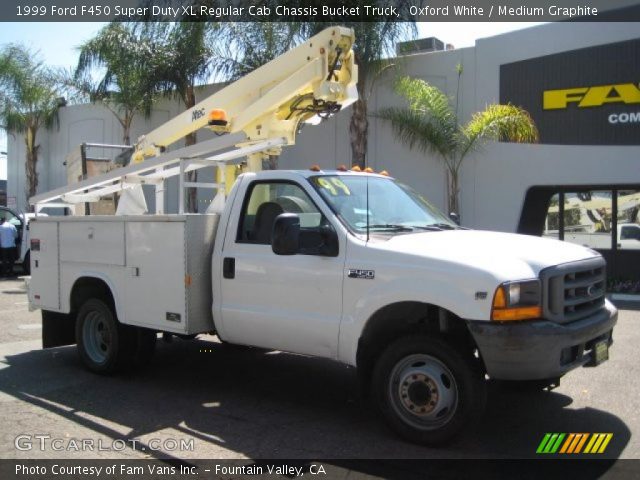 1999 Ford F450 Super Duty XL Regular Cab Chassis Bucket Truck in Oxford White