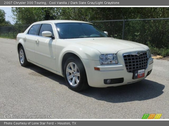 2007 Chrysler 300 Touring in Cool Vanilla
