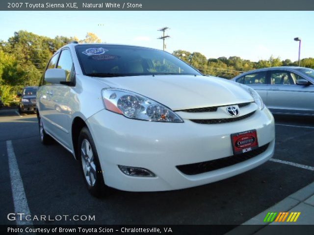 2007 Toyota Sienna XLE in Natural White