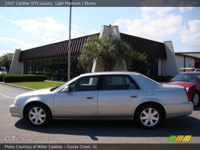 2007 Cadillac DTS Luxury in Light Platinum