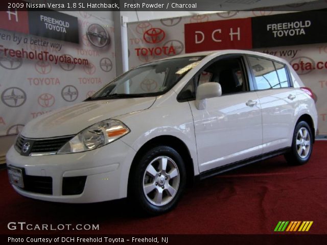 2009 Nissan Versa 1.8 SL Hatchback in Fresh Powder