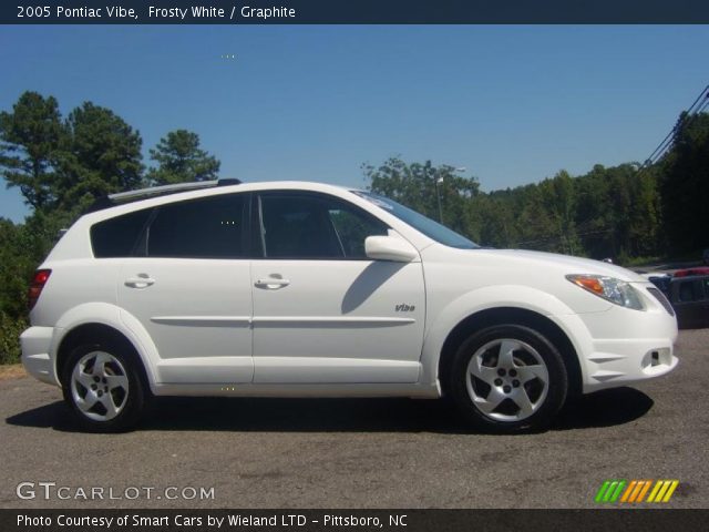 2005 Pontiac Vibe  in Frosty White