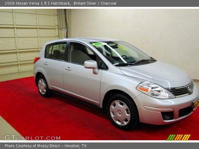2009 Nissan Versa 1.8 S Hatchback in Brillant Silver