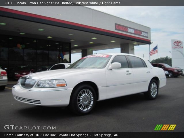 2010 Lincoln Town Car Signature Limited in Vibrant White