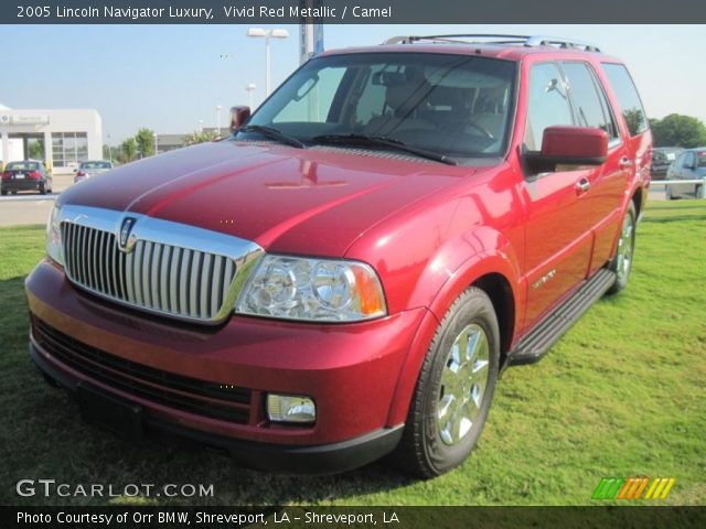 2005 Lincoln Navigator Luxury in Vivid Red Metallic