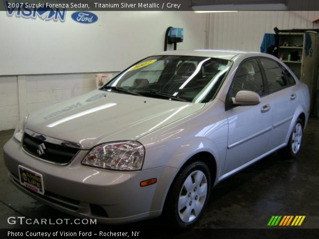2007 Suzuki Forenza Sedan in Titanium Silver Metallic