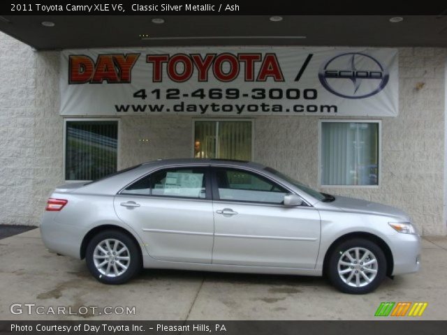 2011 Toyota Camry XLE V6 in Classic Silver Metallic