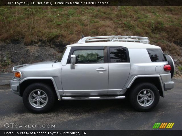 2007 Toyota FJ Cruiser 4WD in Titanium Metallic