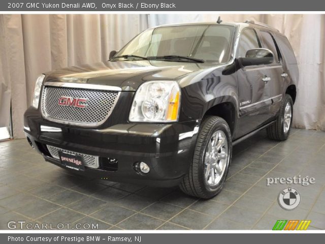 2007 GMC Yukon Denali AWD in Onyx Black
