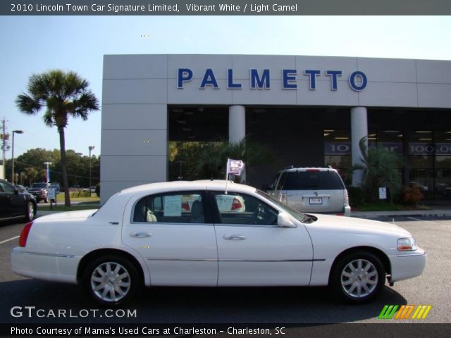 2010 Lincoln Town Car Signature Limited in Vibrant White