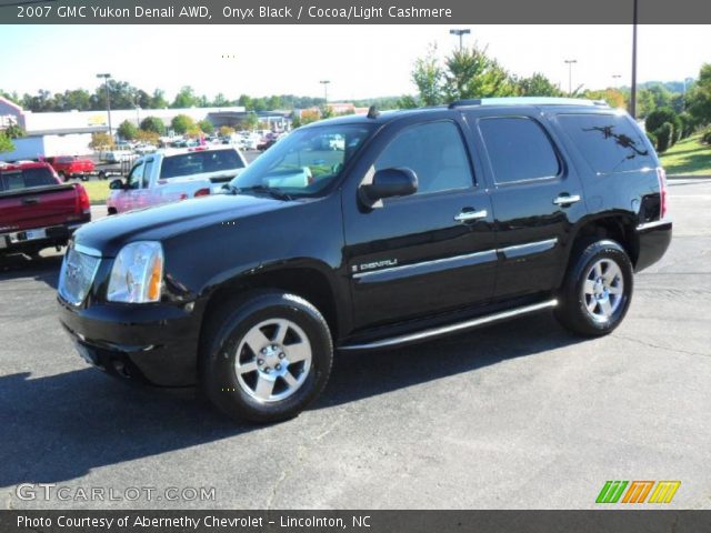 2007 GMC Yukon Denali AWD in Onyx Black