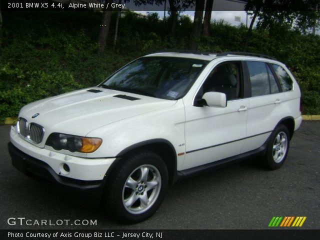 2001 BMW X5 4.4i in Alpine White