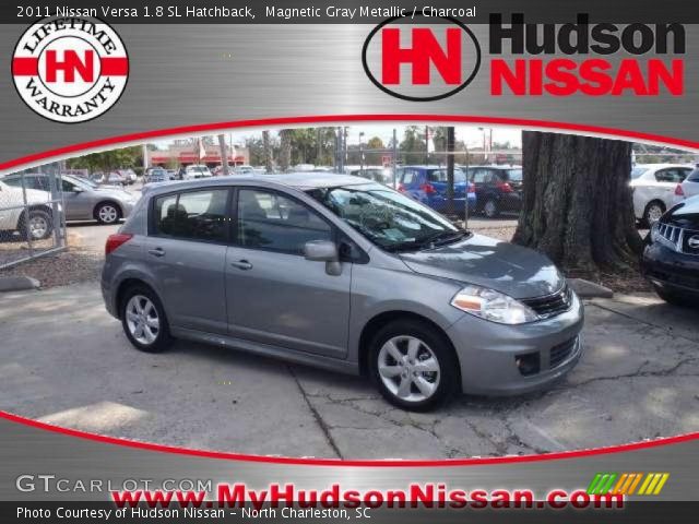 2011 Nissan versa 1.8 sl hatchback