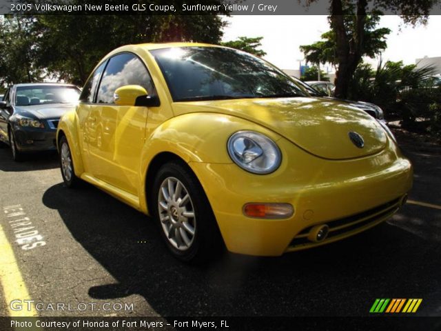 2005 Volkswagen New Beetle GLS Coupe in Sunflower Yellow