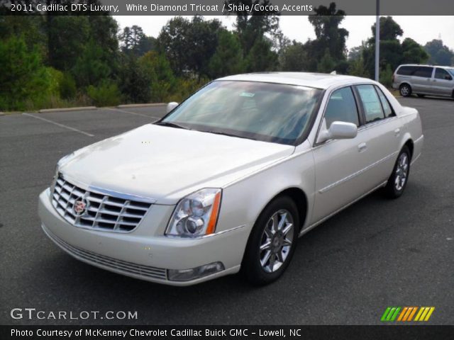 2011 Cadillac DTS Luxury in White Diamond Tricoat