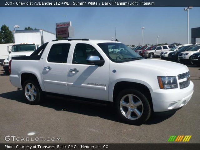 2007 Chevrolet Avalanche LTZ 4WD in Summit White