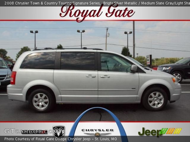 2008 Chrysler Town & Country Touring Signature Series in Bright Silver Metallic