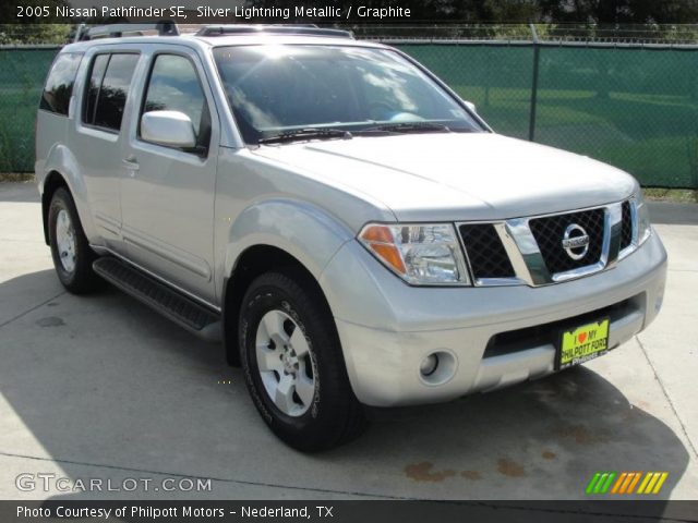 2005 Nissan Pathfinder SE in Silver Lightning Metallic