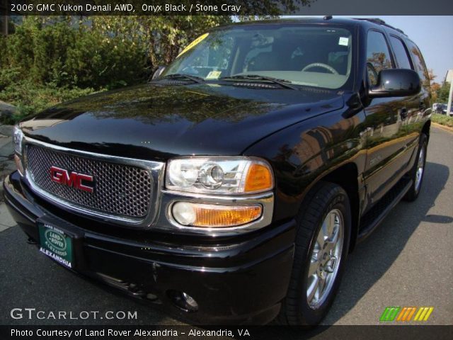 2006 GMC Yukon Denali AWD in Onyx Black