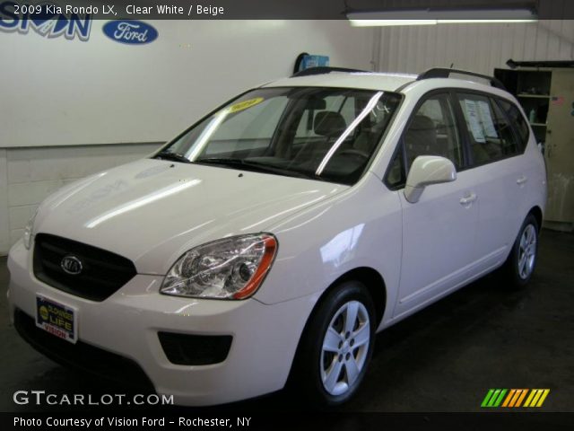 2009 Kia Rondo LX in Clear White