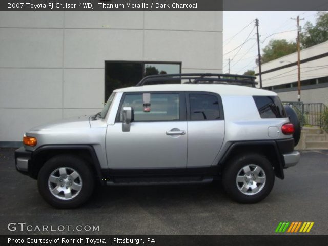 2007 Toyota FJ Cruiser 4WD in Titanium Metallic
