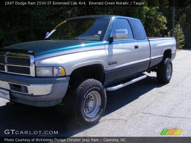 1997 Dodge Ram 2500 ST Extended Cab 4x4 in Emerald Green Metallic
