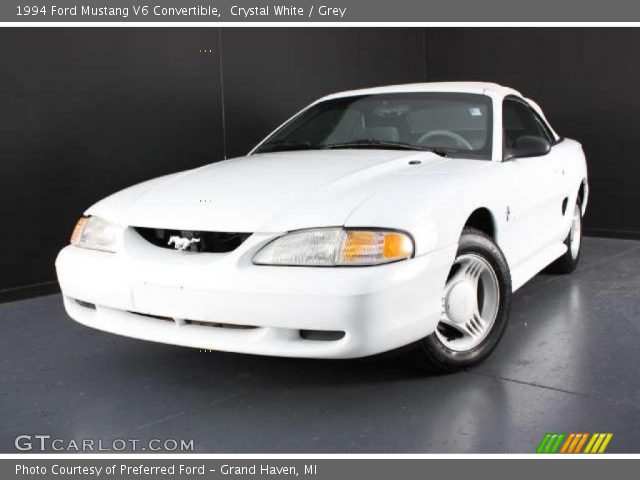 1994 Ford Mustang V6 Convertible in Crystal White