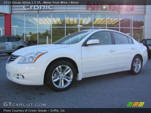 2010 Nissan Altima 3.5 SR in Winter Frost White