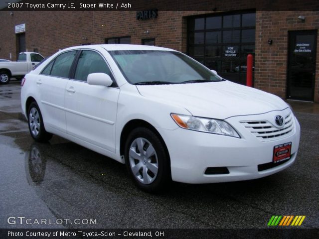 2007 Toyota Camry LE in Super White