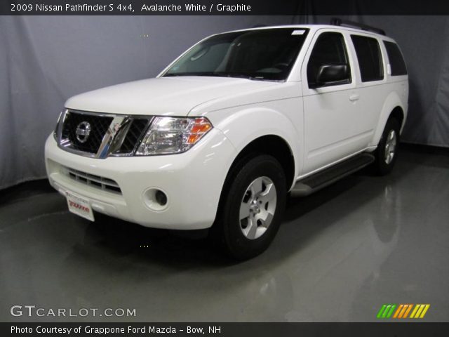 2009 Nissan Pathfinder S 4x4 in Avalanche White