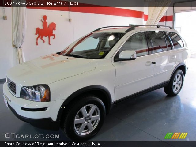 2007 Volvo XC90 3.2 in Ice White