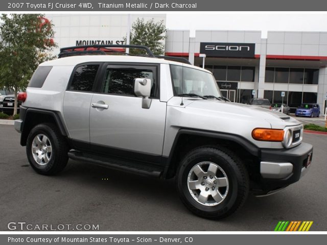 2007 Toyota FJ Cruiser 4WD in Titanium Metallic