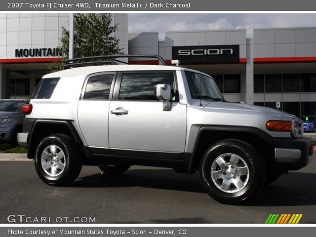 2007 Toyota FJ Cruiser 4WD in Titanium Metallic