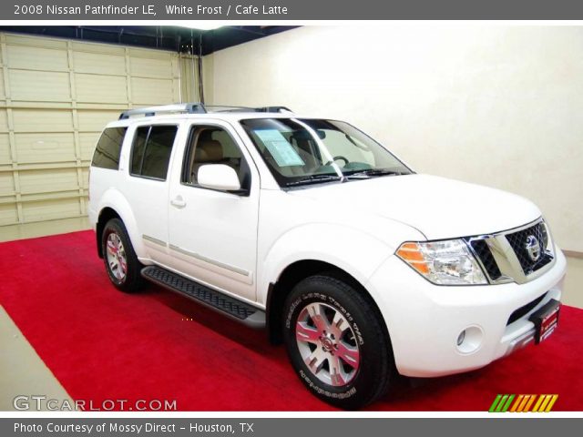 2008 Nissan Pathfinder LE in White Frost