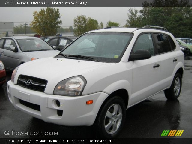 2005 Hyundai Tucson GL in Nordic White