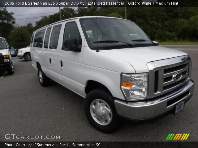 2009 Ford E Series Van E350 Super Duty XLT Extended Passenger in Oxford White