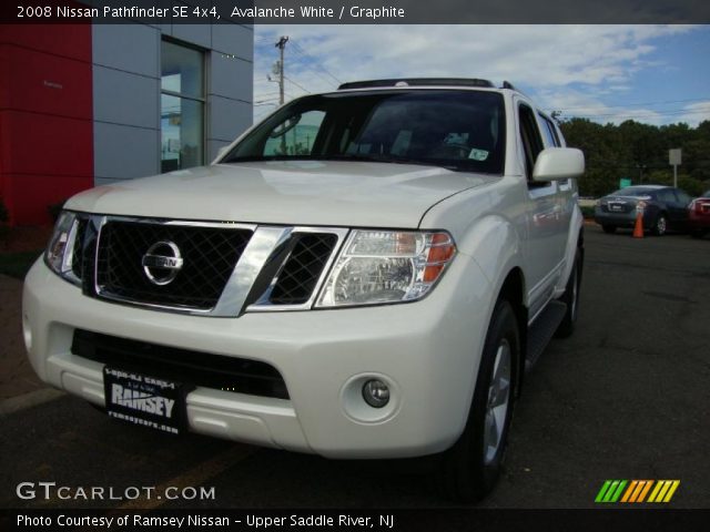 2008 Nissan Pathfinder SE 4x4 in Avalanche White