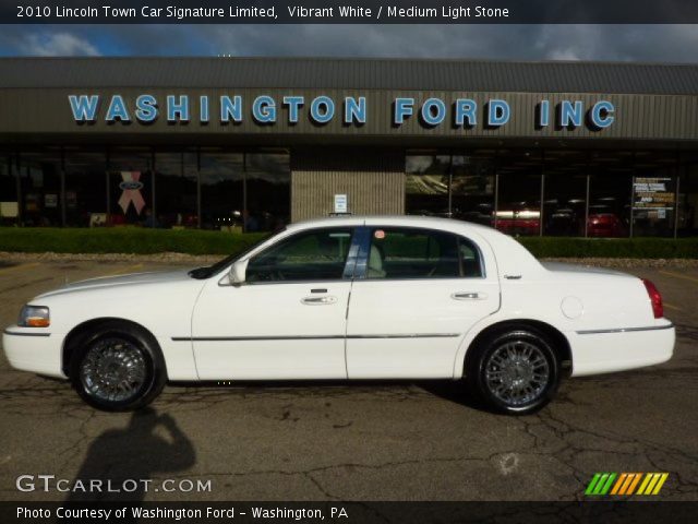 2010 Lincoln Town Car Signature Limited in Vibrant White