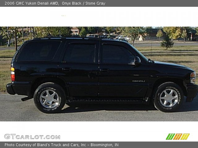 2006 GMC Yukon Denali AWD in Onyx Black