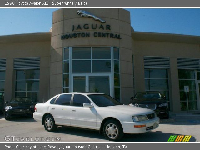1996 Toyota Avalon XLS in Super White