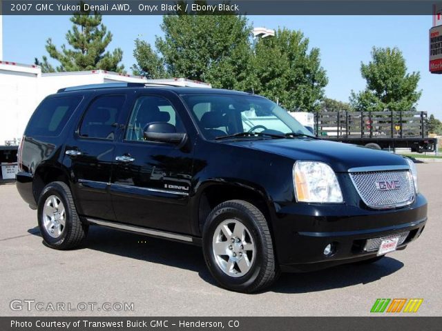2007 GMC Yukon Denali AWD in Onyx Black