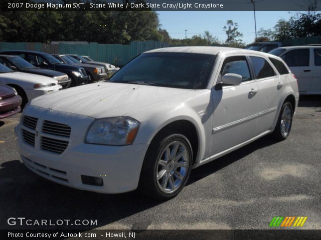 2007 Dodge Magnum SXT in Stone White